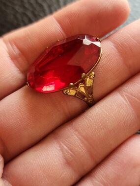 VTG Red Oval Faceted Ring- Size 5.5